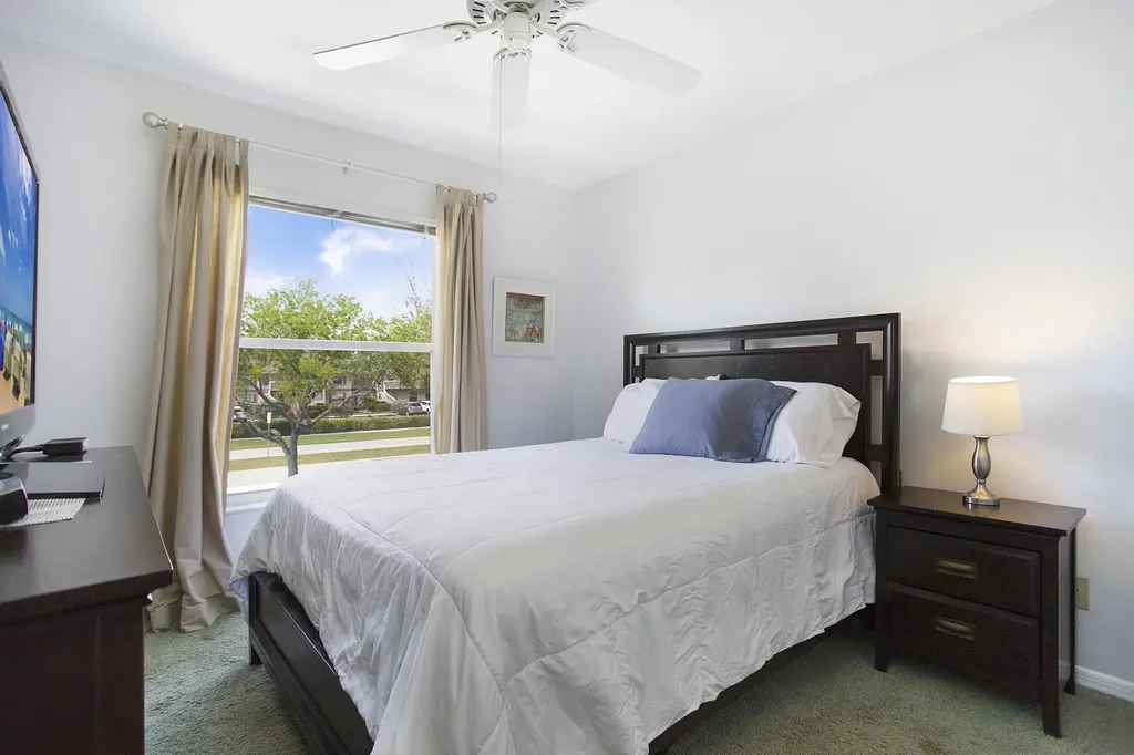 1018 Mainsail Naples FL 34114