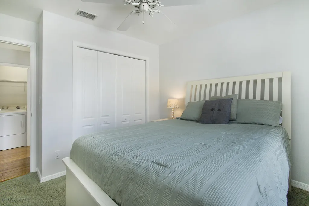 1018 Mainsail Naples FL 34114