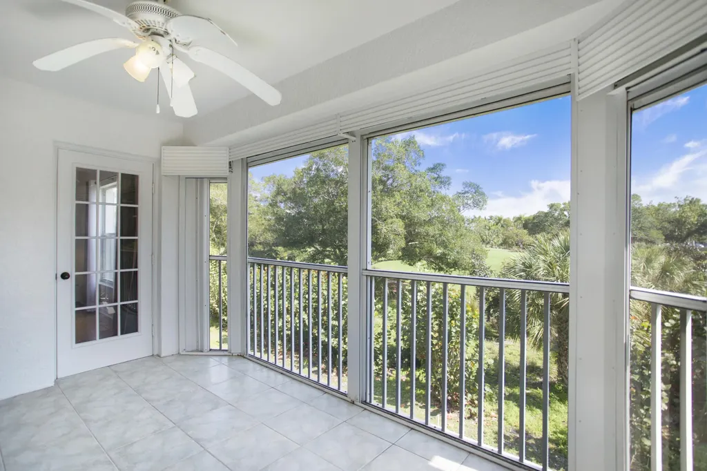 1018 Mainsail Naples FL 34114