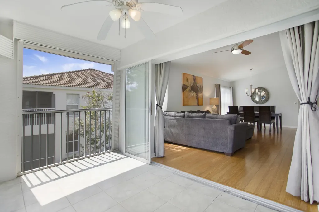 1018 Mainsail Naples FL 34114