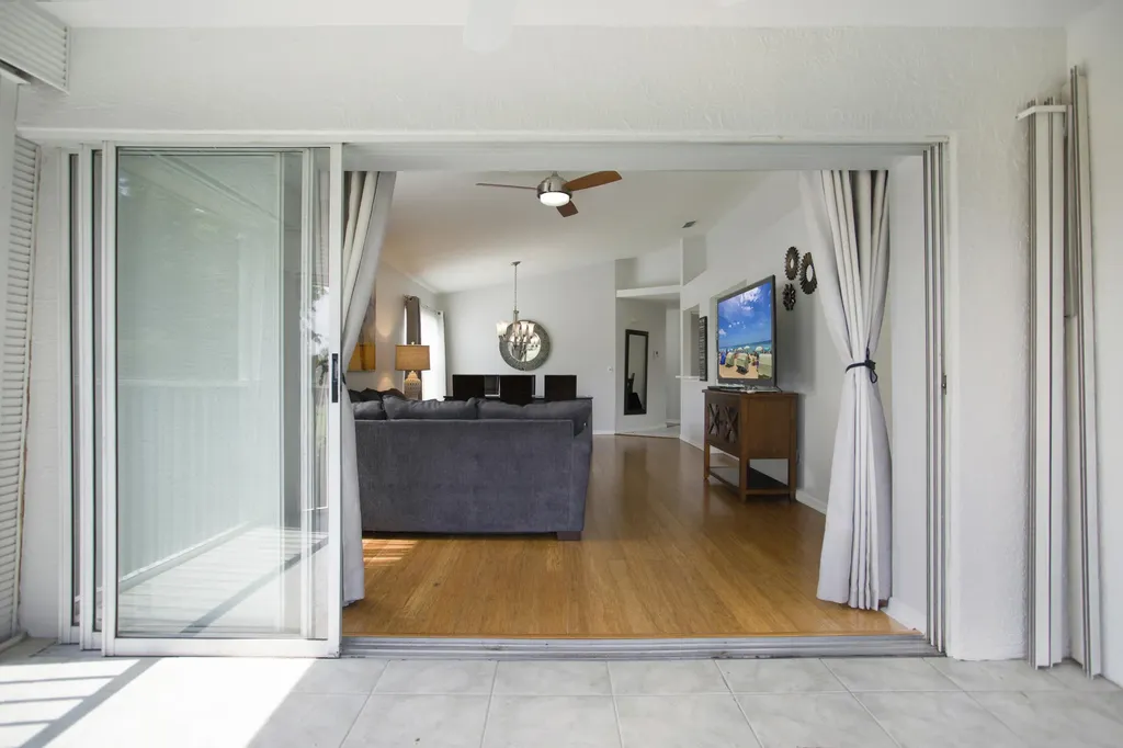 1018 Mainsail Naples FL 34114