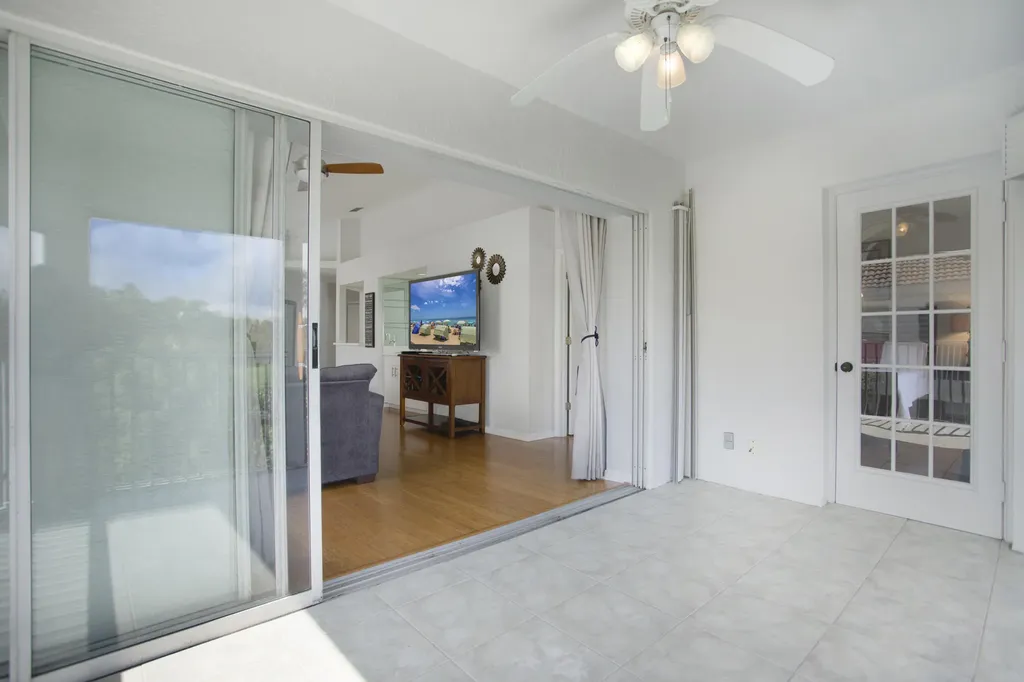 1018 Mainsail Naples FL 34114