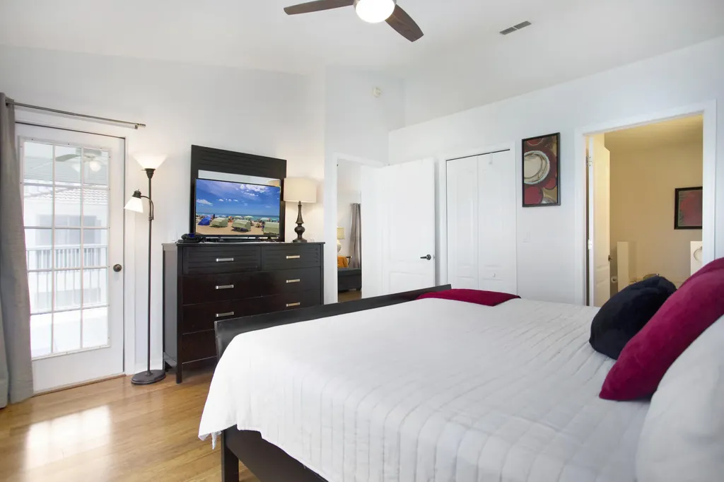 1018 Mainsail Naples FL 34114