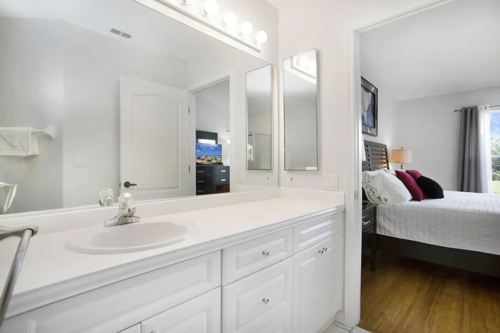 1018 Mainsail Naples FL 34114