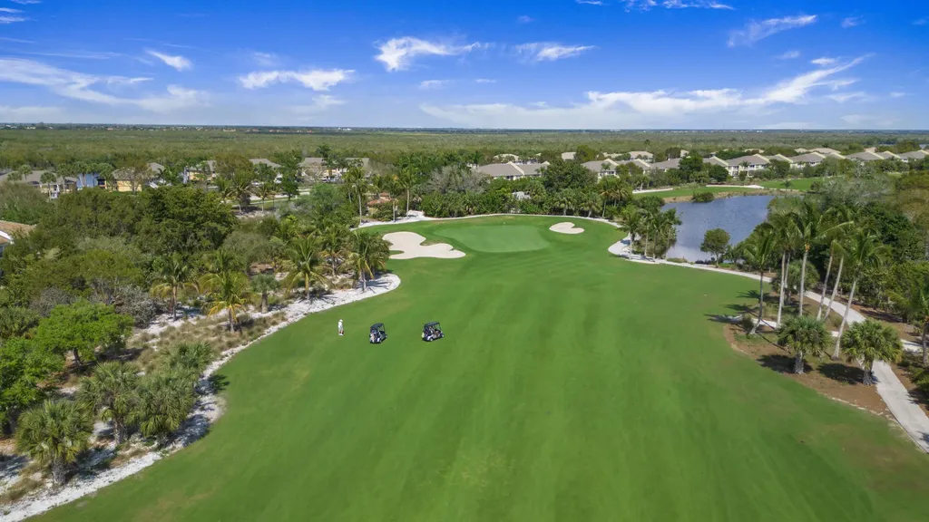 1018 Mainsail Naples FL 34114