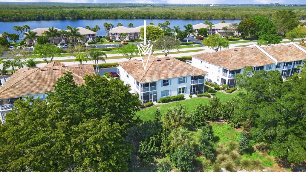 1018 Mainsail Naples FL 34114