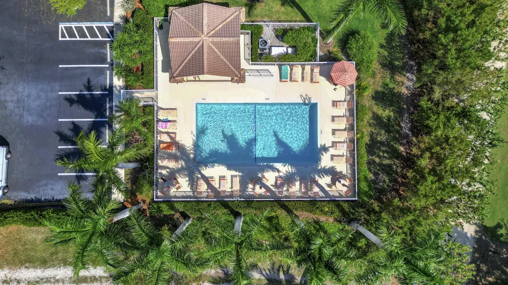 1018 Mainsail Naples FL 34114