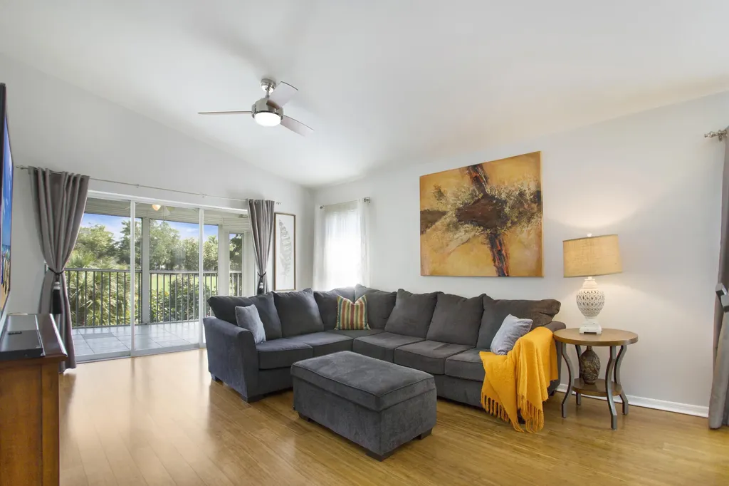 1018 Mainsail Naples FL 34114