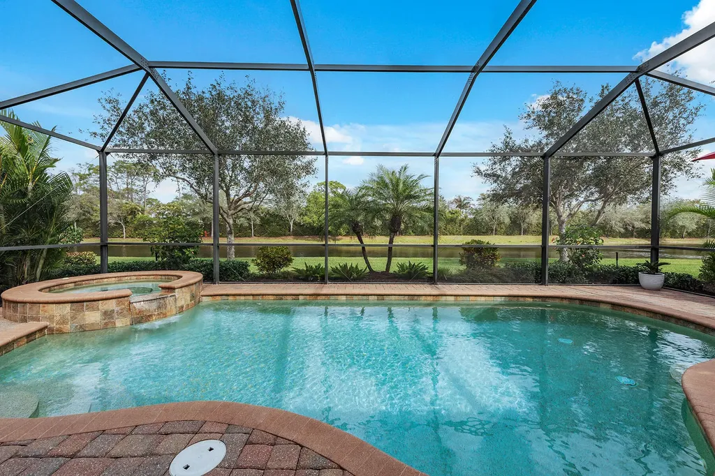 3058 Aviamar Circle Naples FL 34114