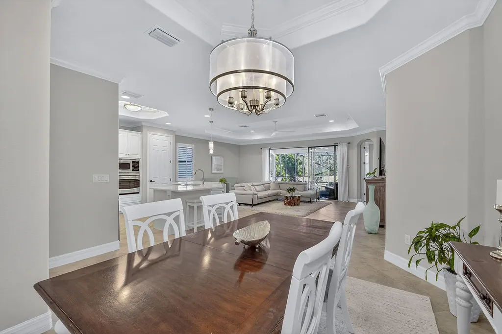 3058 Aviamar Circle Naples FL 34114