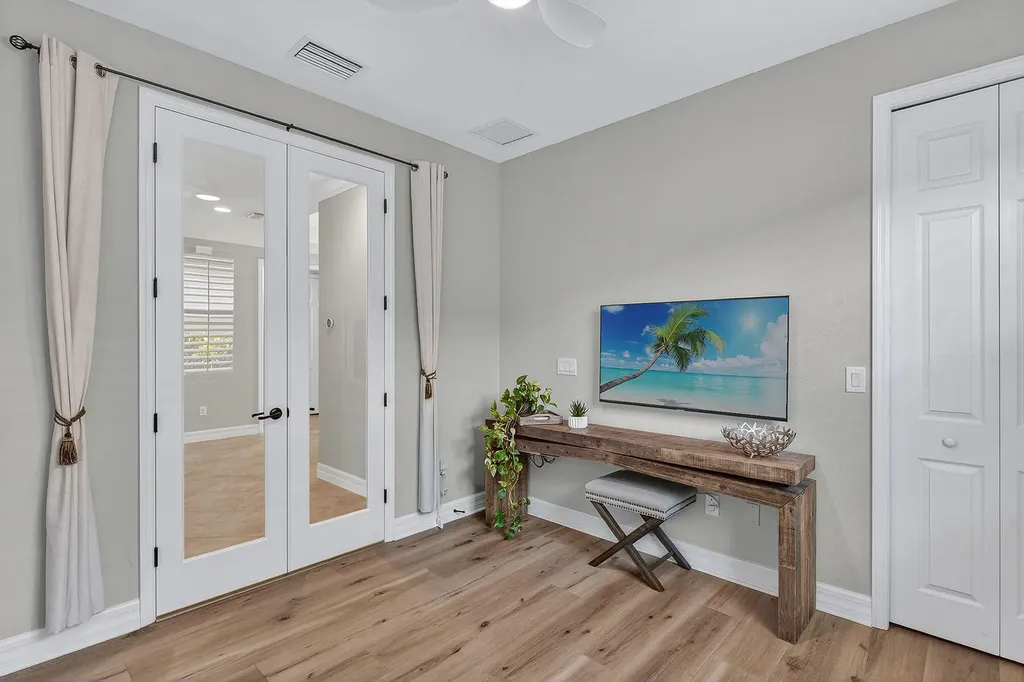 3058 Aviamar Circle Naples FL 34114