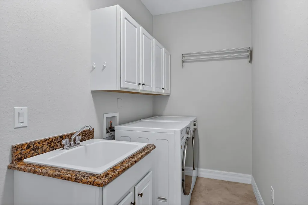 3058 Aviamar Circle Naples FL 34114