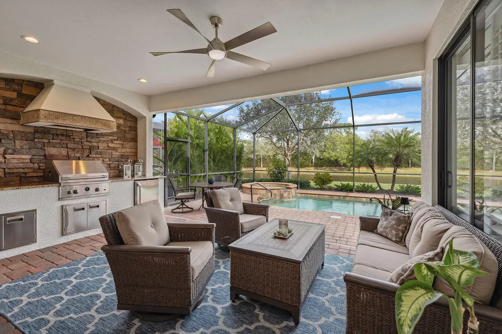 3058 Aviamar Circle Naples FL 34114