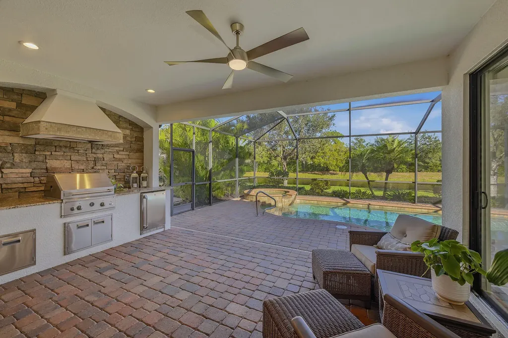 3058 Aviamar Circle Naples FL 34114