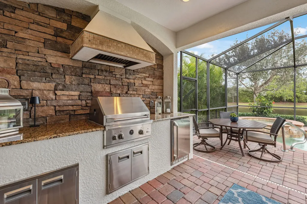 3058 Aviamar Circle Naples FL 34114