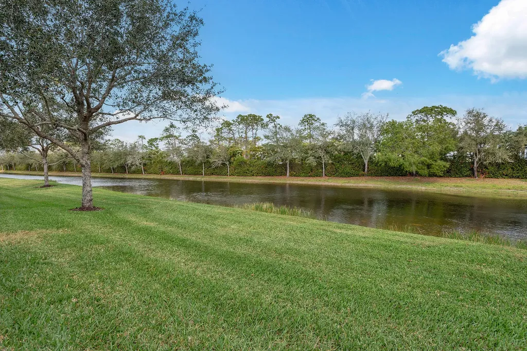 3058 Aviamar Circle Naples FL 34114