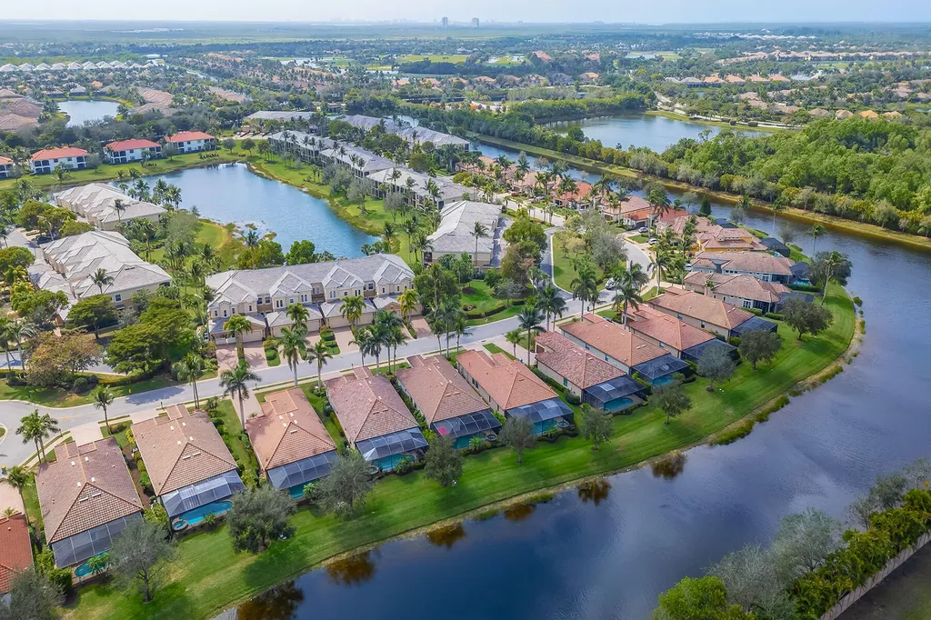 3058 Aviamar Circle Naples FL 34114