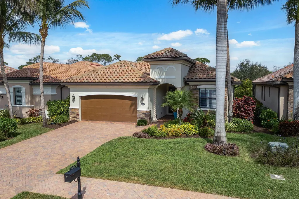 3058 Aviamar Circle Naples FL 34114