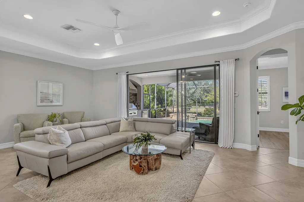 3058 Aviamar Circle Naples FL 34114