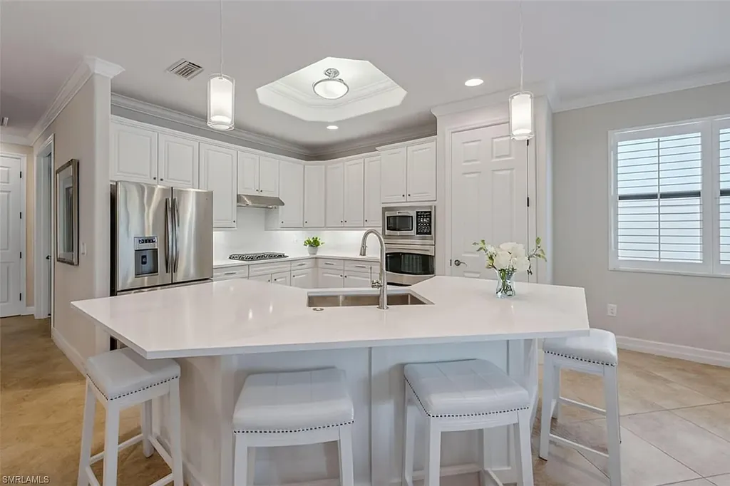 3058 Aviamar Circle Naples FL 34114