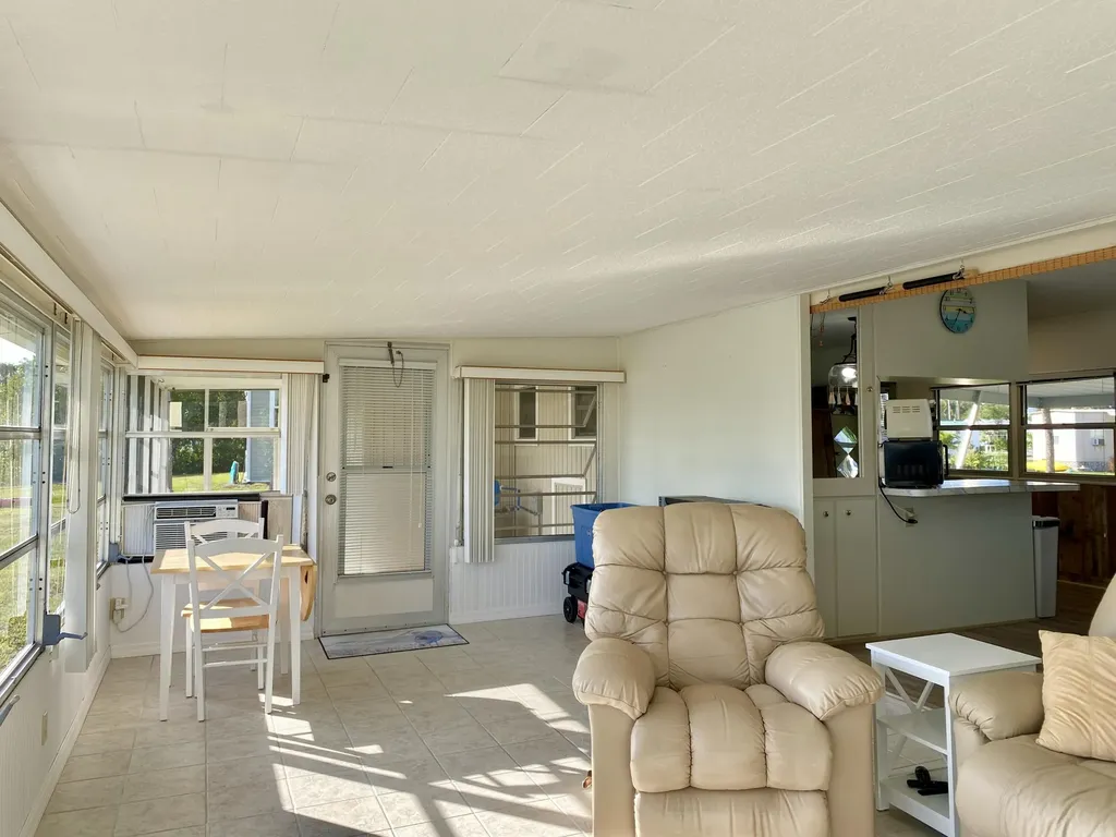 22 Henderson Drive Naples FL 34114