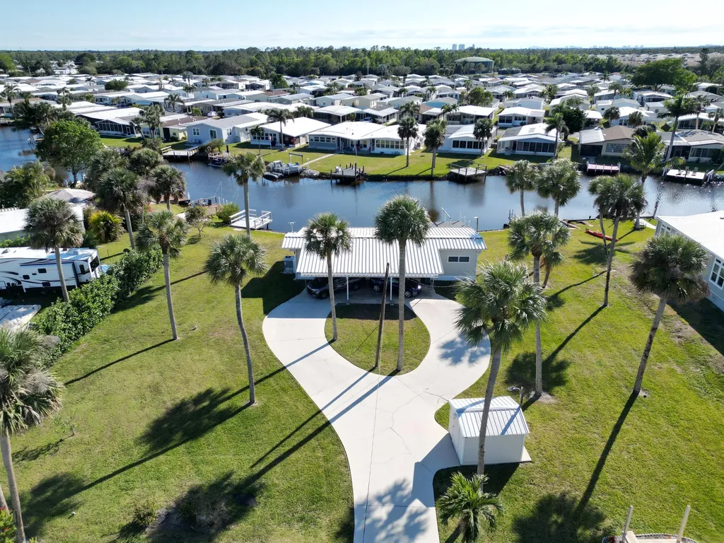 22 Henderson Drive Naples FL 34114