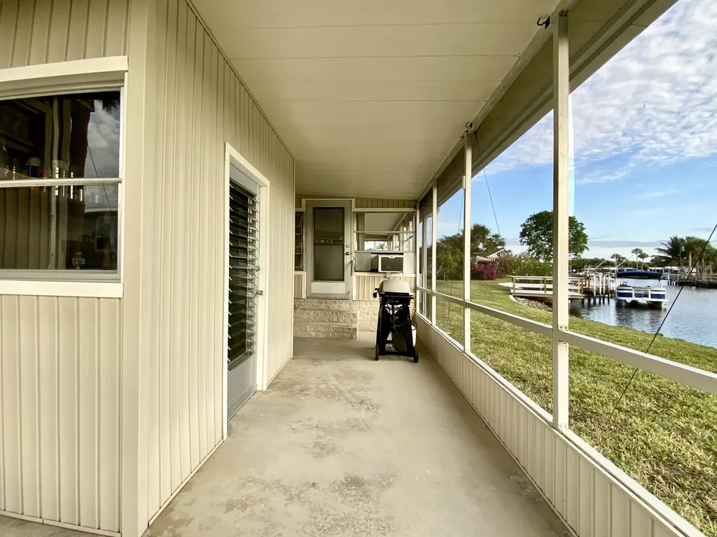 22 Henderson Drive Naples FL 34114