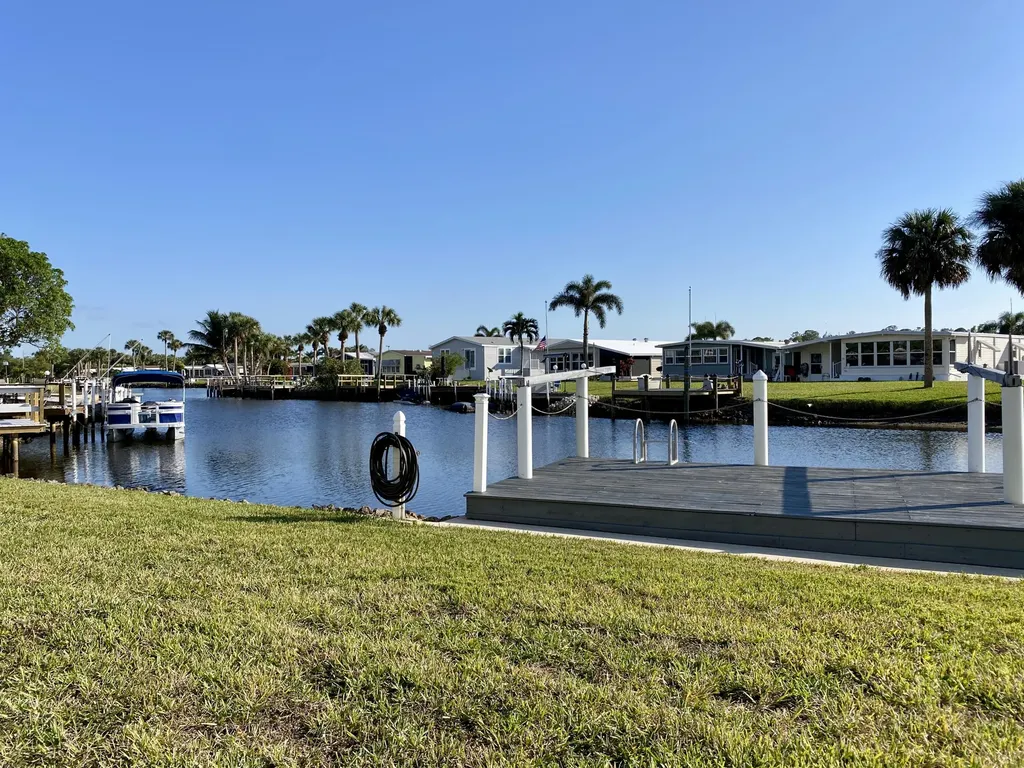 22 Henderson Drive Naples FL 34114