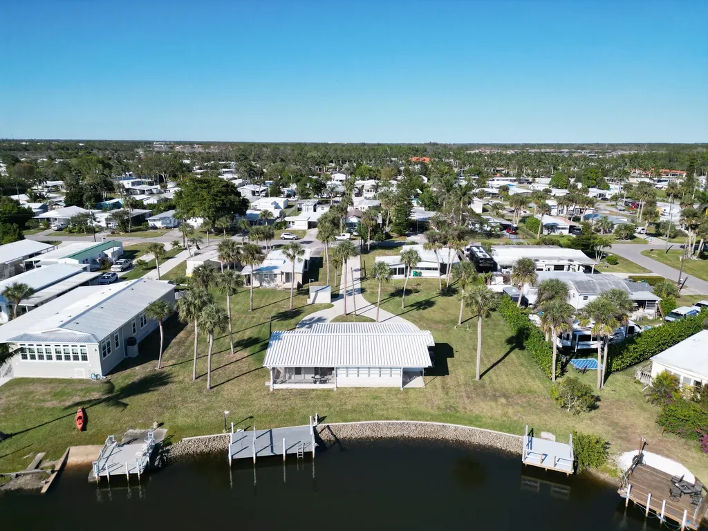 22 Henderson Drive Naples FL 34114