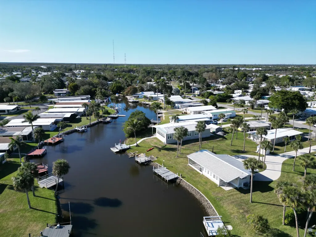 22 Henderson Drive Naples FL 34114