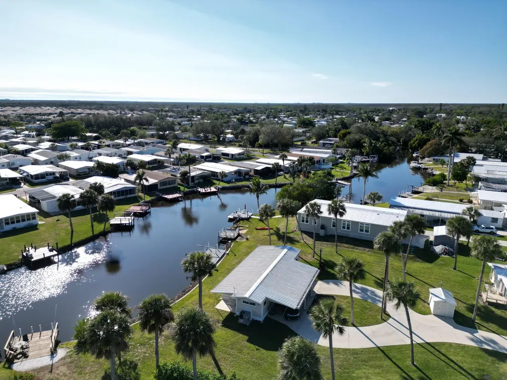 22 Henderson Drive Naples FL 34114