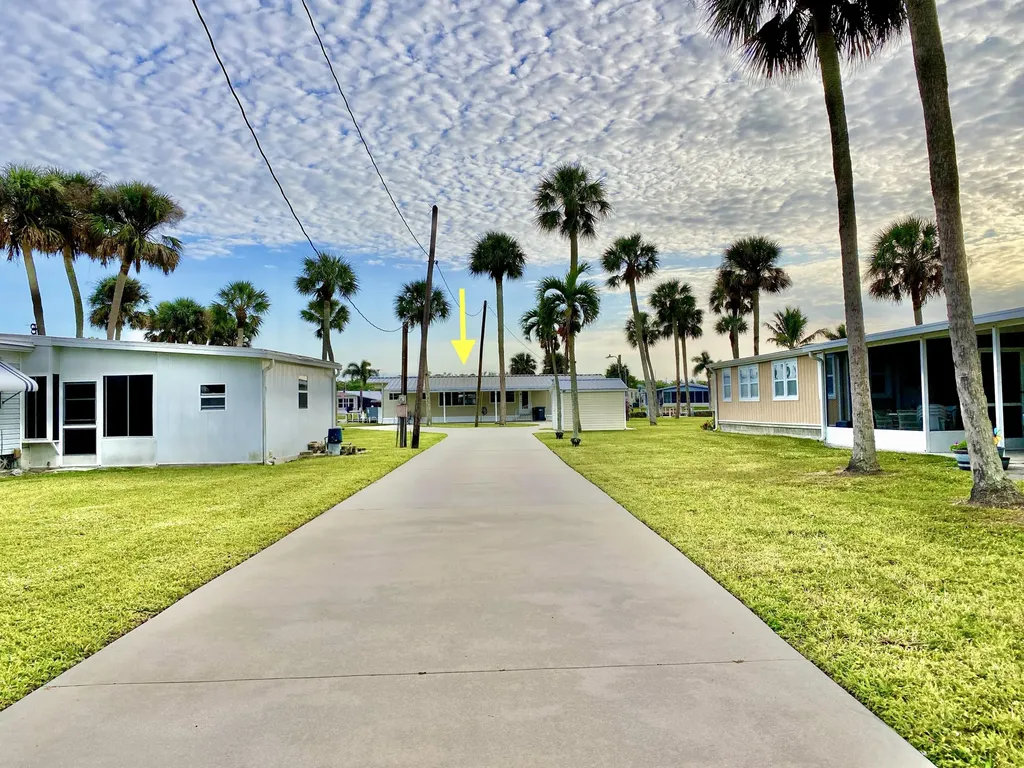 22 Henderson Drive Naples FL 34114