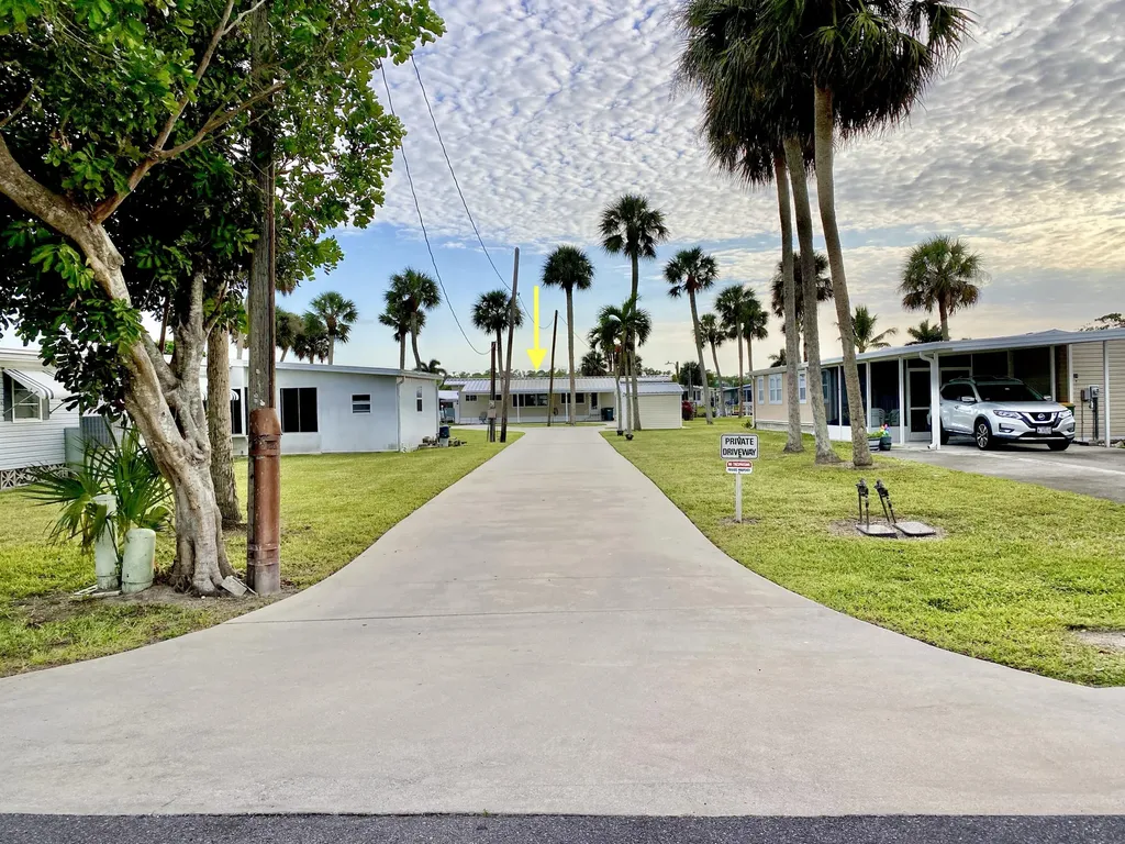 22 Henderson Drive Naples FL 34114