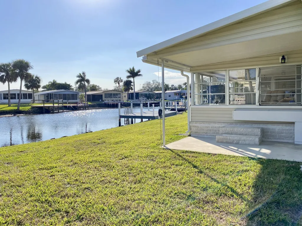 22 Henderson Drive Naples FL 34114