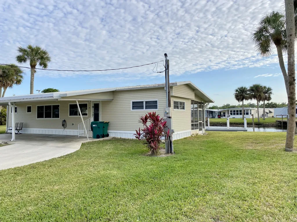 22 Henderson Drive Naples FL 34114