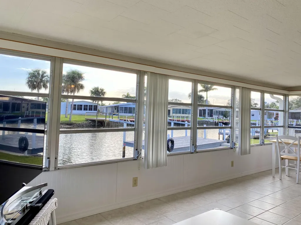 22 Henderson Drive Naples FL 34114