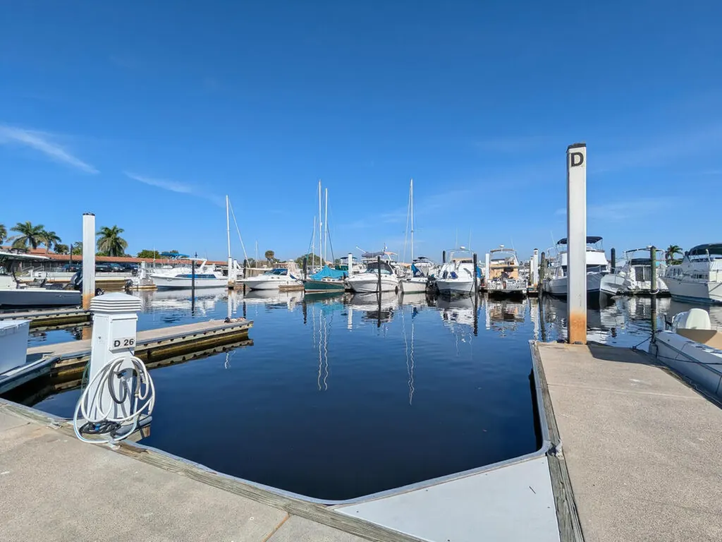 525 Newport Drive Naples FL 34114