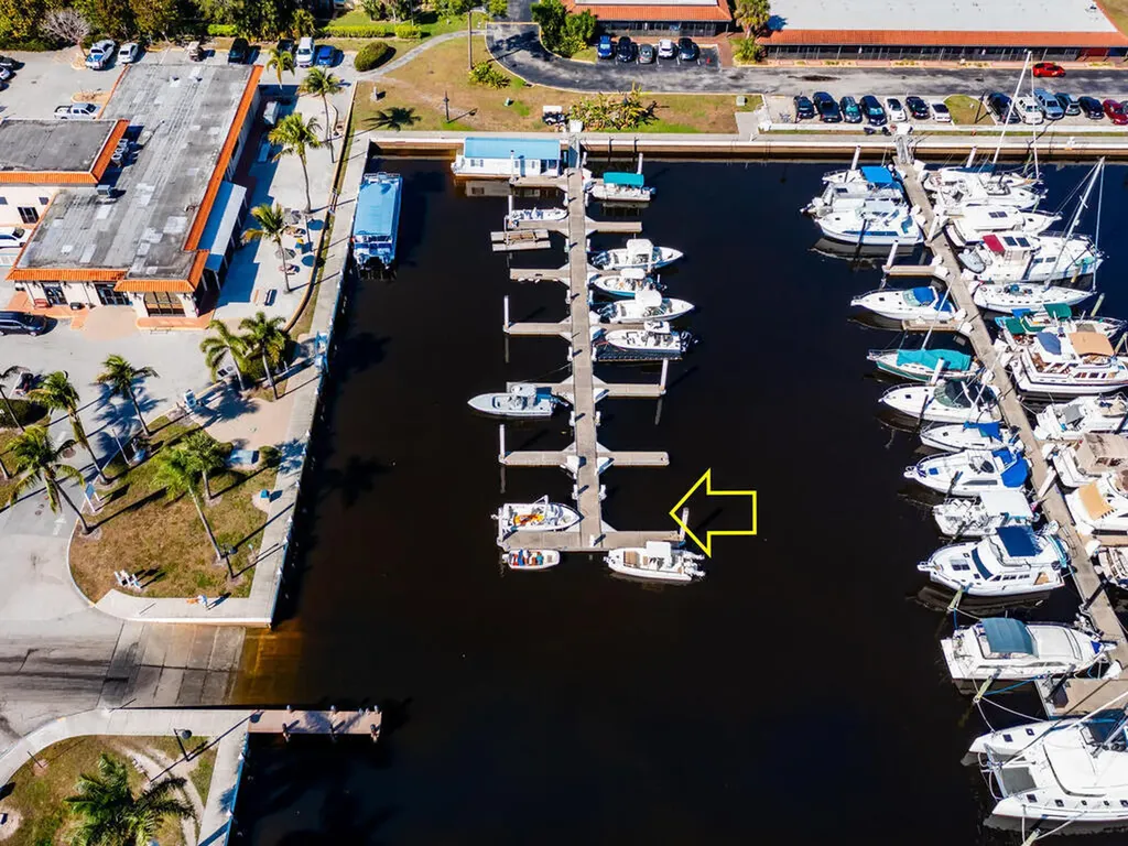 525 Newport Drive Naples FL 34114