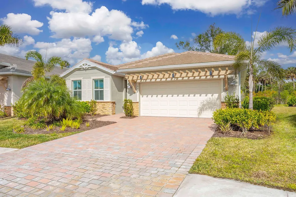 382 Deauville Naples FL 34114