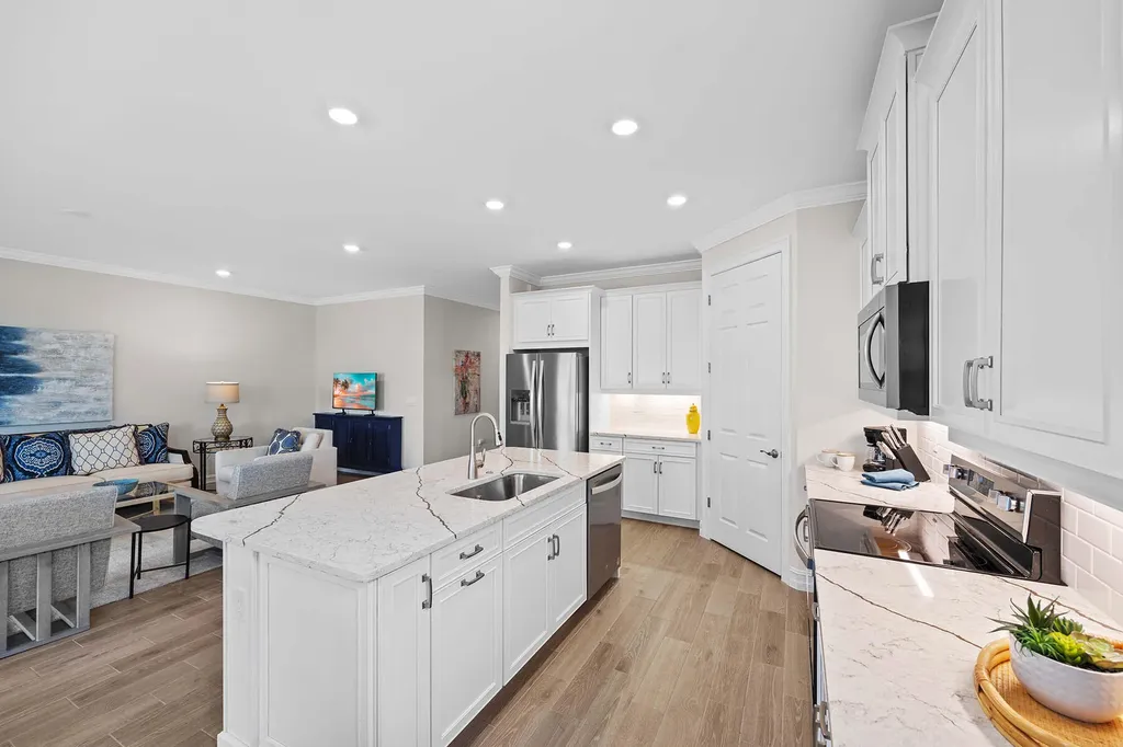 382 Deauville Naples FL 34114