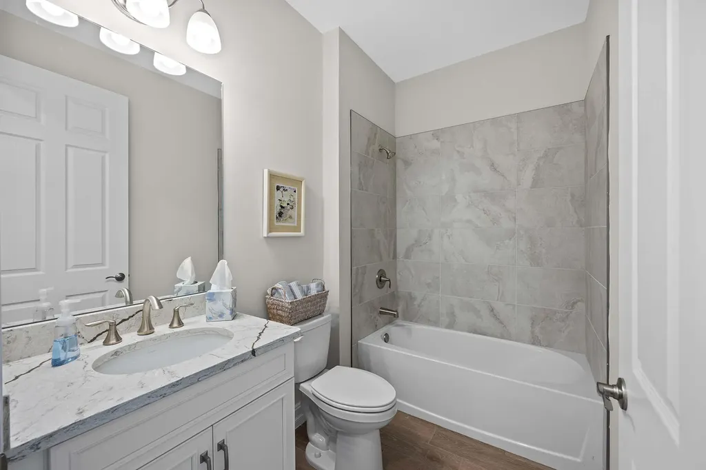 382 Deauville Naples FL 34114