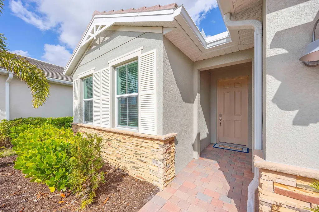 382 Deauville Naples FL 34114