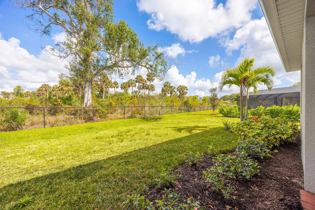 382 Deauville Naples FL 34114