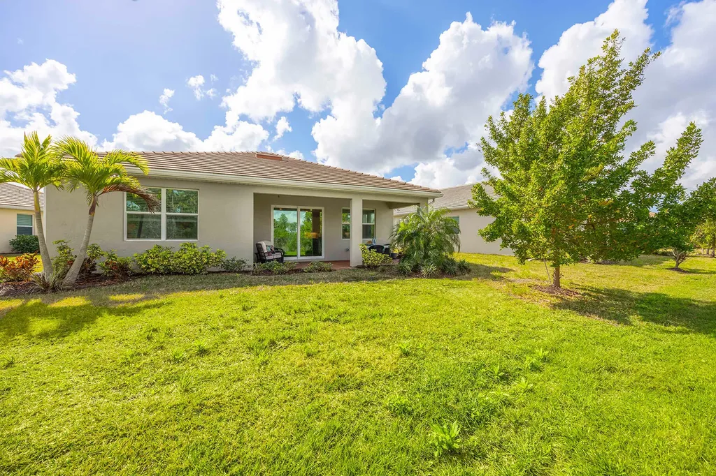 382 Deauville Naples FL 34114