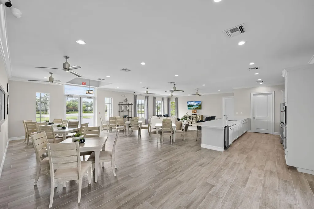 382 Deauville Naples FL 34114