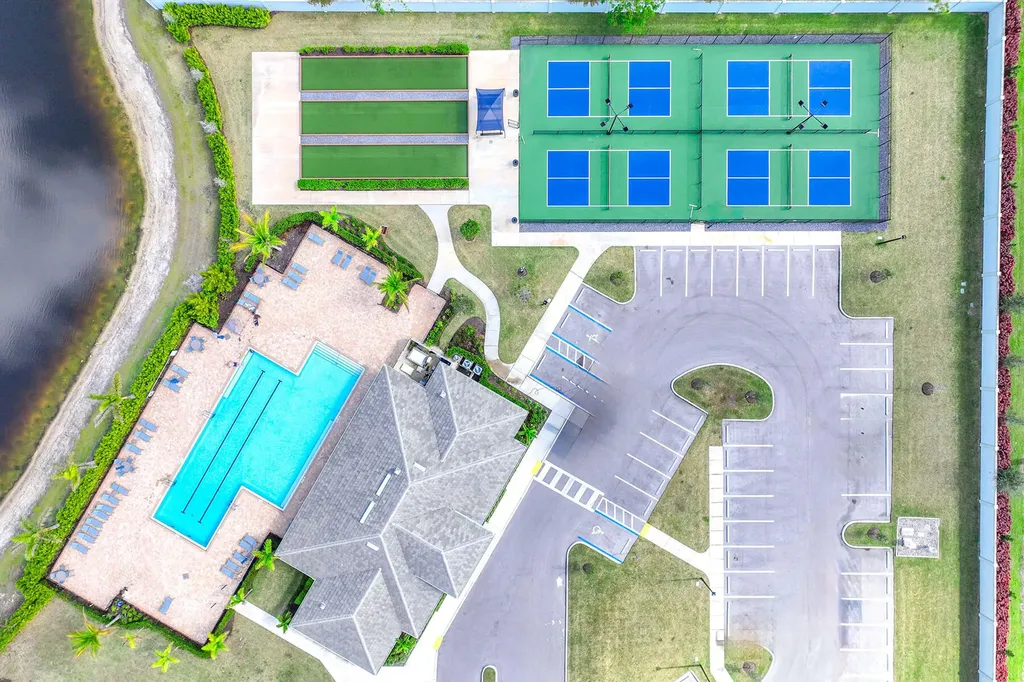 382 Deauville Naples FL 34114