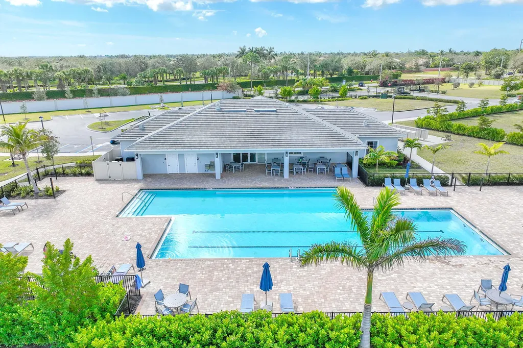 382 Deauville Naples FL 34114