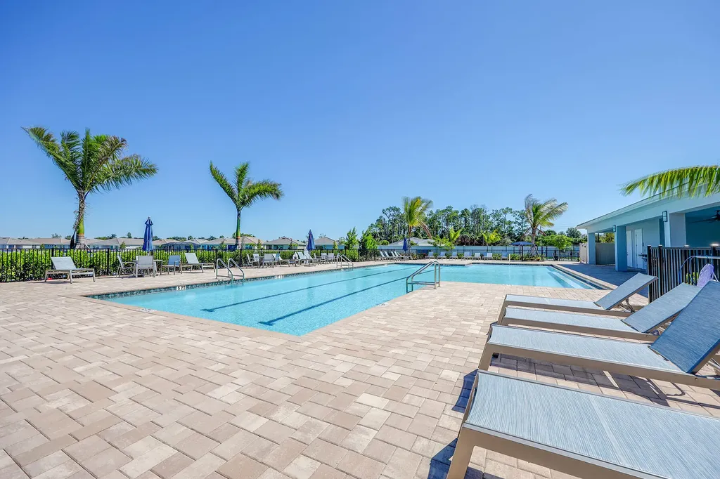 382 Deauville Naples FL 34114