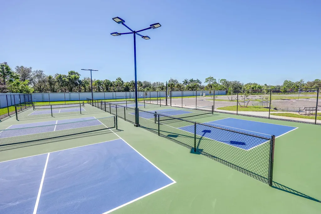 382 Deauville Naples FL 34114