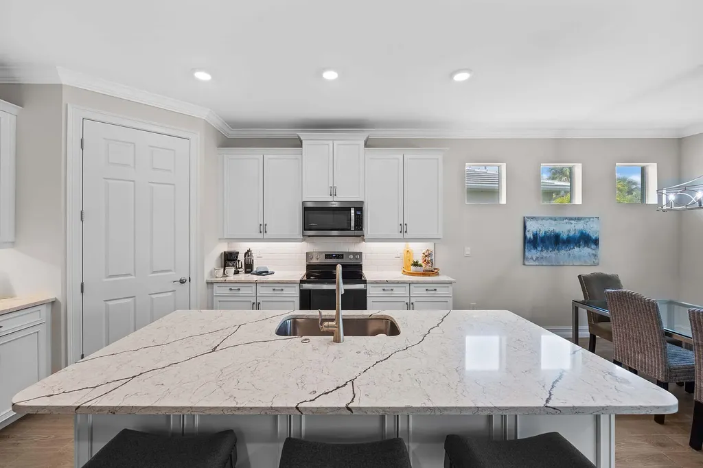 382 Deauville Naples FL 34114